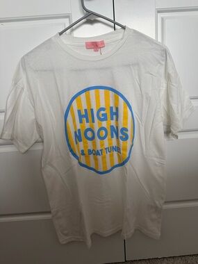 Poppy & Pine "High Noons" Graphic Tee in White with Yellow & Blue Print